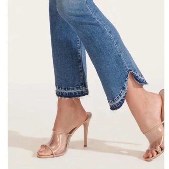 NWOT Veronica Beard Carolyn Button Fly Baby Boot Dolphin Hem Jean in Beacon Wash - Picture 3 of 11